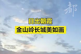 犯规困扰！戴维斯半场6中4拿到12分3板4助 首节3犯